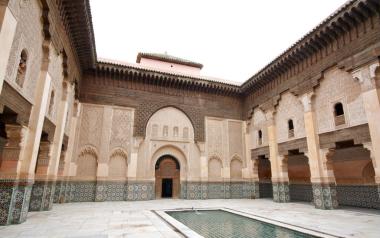 Marocké město Marrákeš a mešita Ben Youssef 