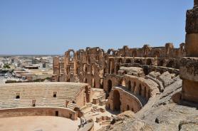 El Djem - vnitřek římského amfiteátru