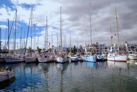 Port El Kantaoui v Tunisku s přístavem