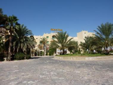 Tuniský hotel Sahara Douz v poušti