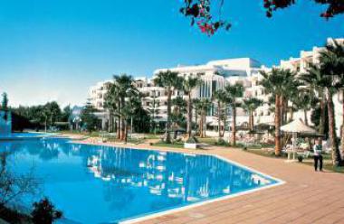 Pohled na hotel a bazén Orient Palace, Sousse