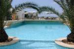 Pohled na bazén u tuniského hotelu Dar Hayet 